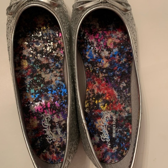 Faded Glory Girl’s Silver Dazzle Ballet Flat 2 - Picture 4 of 6